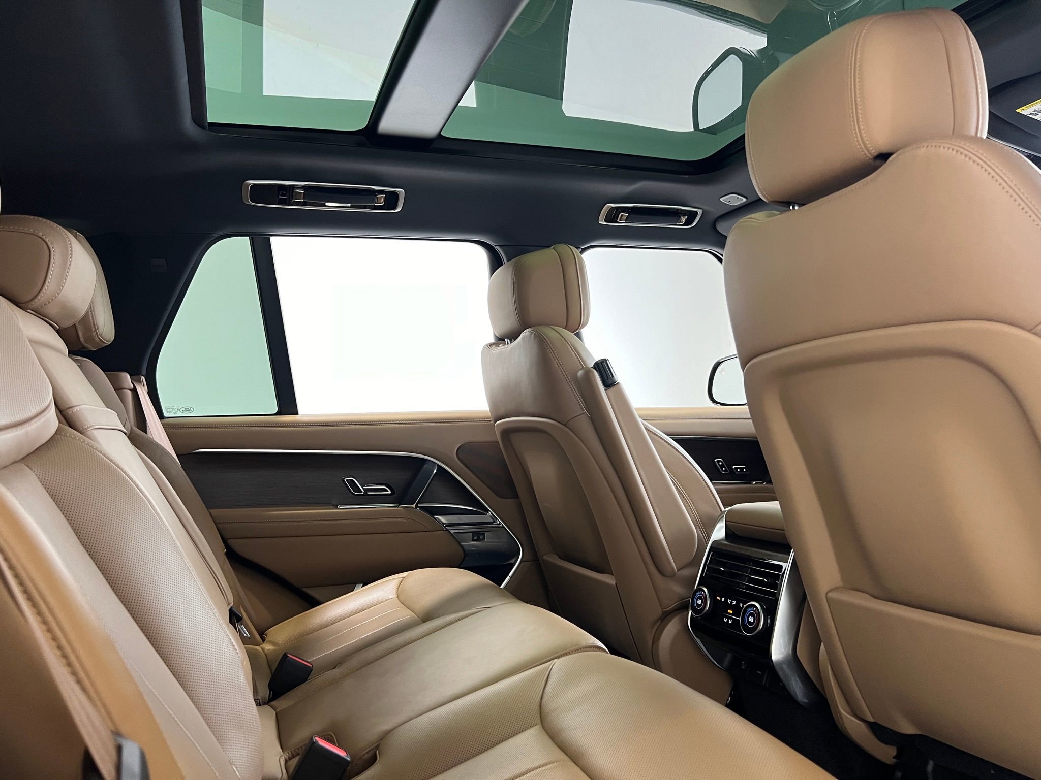 Used 2023 Land Rover Range Rover SE image 24