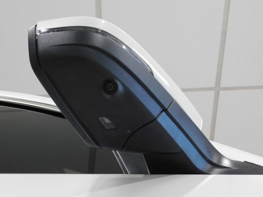 Used 2023 Volkswagen Atlas Cross Sport SEL Premium R-Line image 9