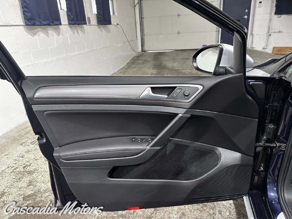Used 2017 Volkswagen Golf Alltrack AWD/4WD image 18