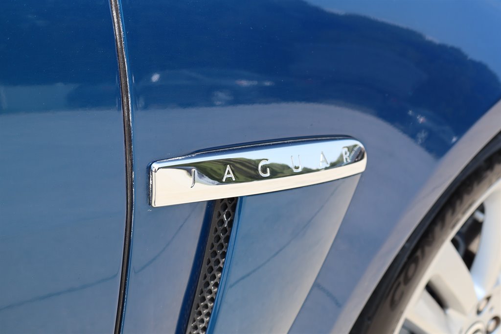 Used 2013 Jaguar XF R RWD image 14