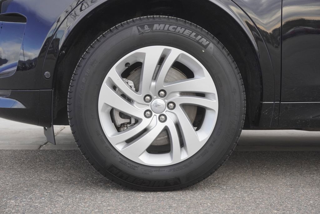 Used 2025 Land Rover Discovery Sport S image 32