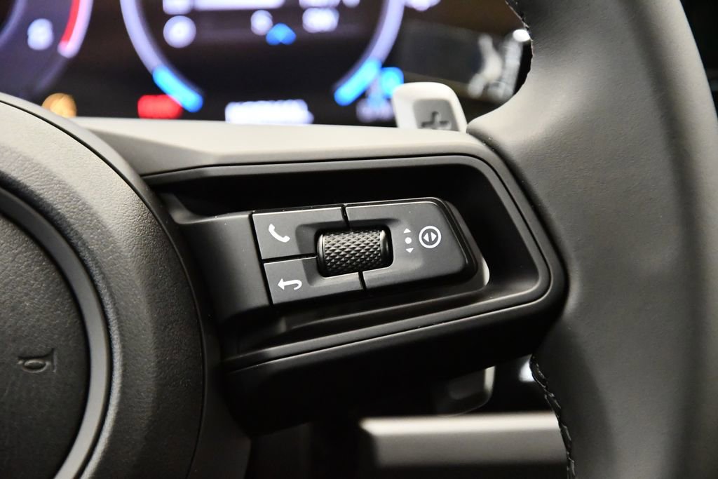 Used 2025 Porsche Panamera image 23