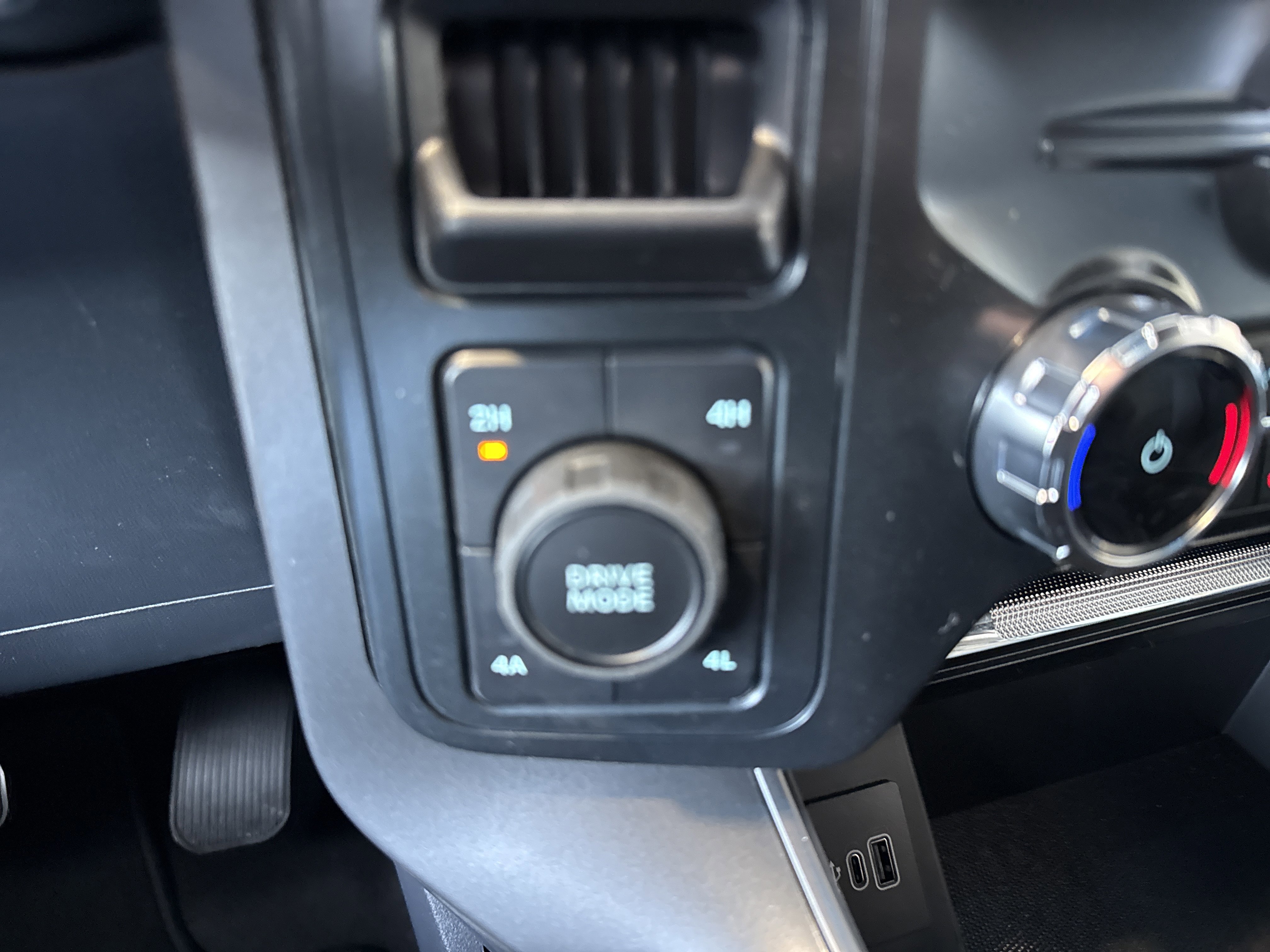 New 2025 Ford F150 Lariat image 30