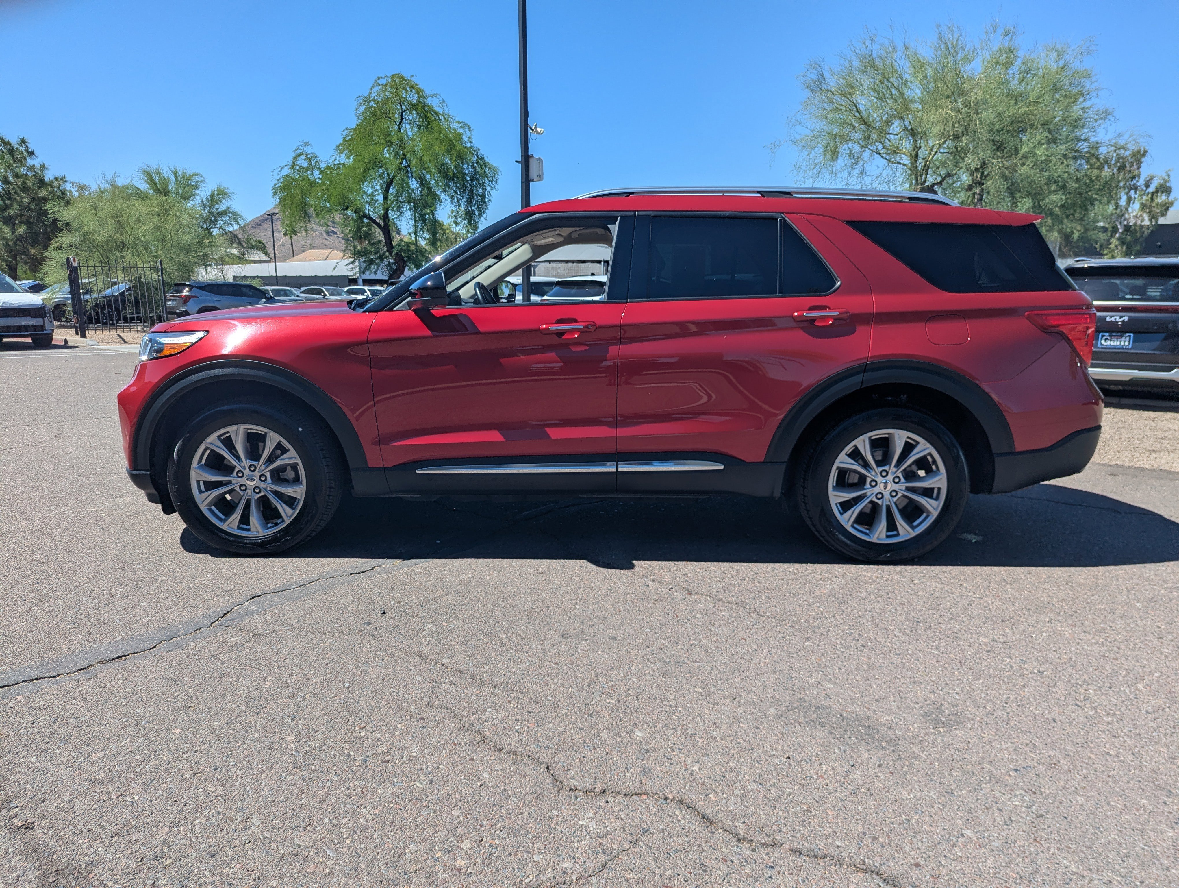 Used 2023 Ford Explorer Limited AWD/4WD image 5