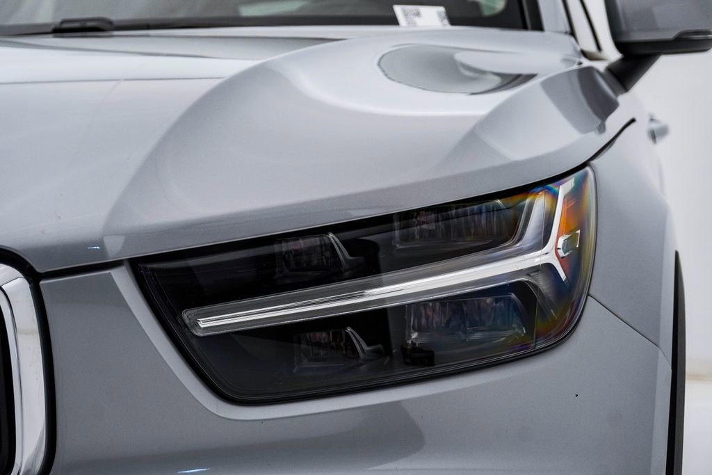 Used 2020 Volvo XC40 T5 Momentum w/ Protection Package Premier image 7