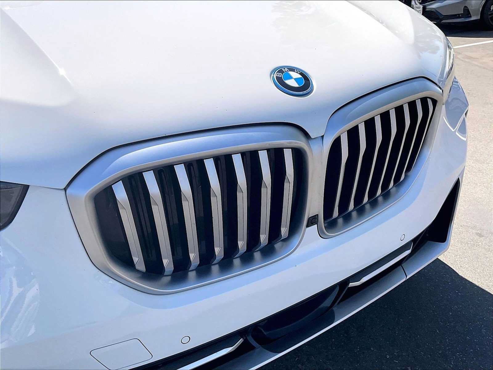 Used 2025 BMW X5 xDrive50e AWD/4WD image 32
