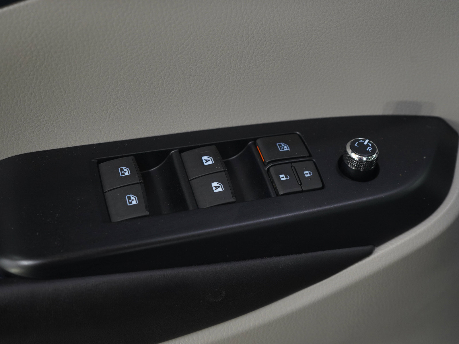 Used 2016 Toyota Highlander XLE AWD/4WD image 24