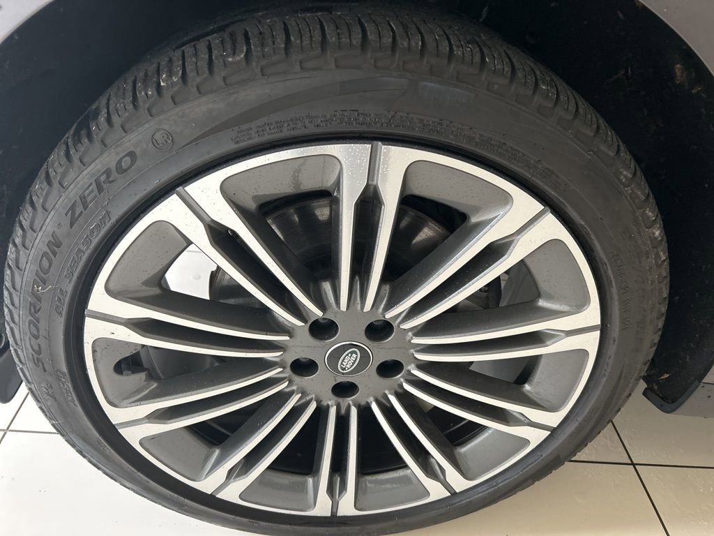 Used 2024 Land Rover Range Rover Sport SE image 19