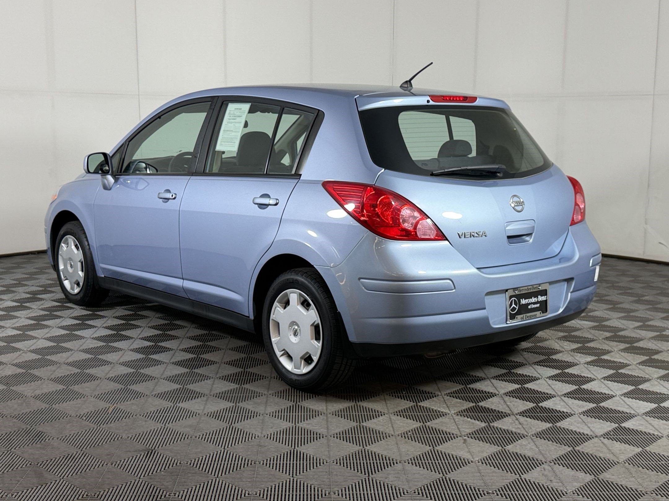 Used 2009 Nissan Versa 1.8 S w/ ABS Pkg FWD image 3