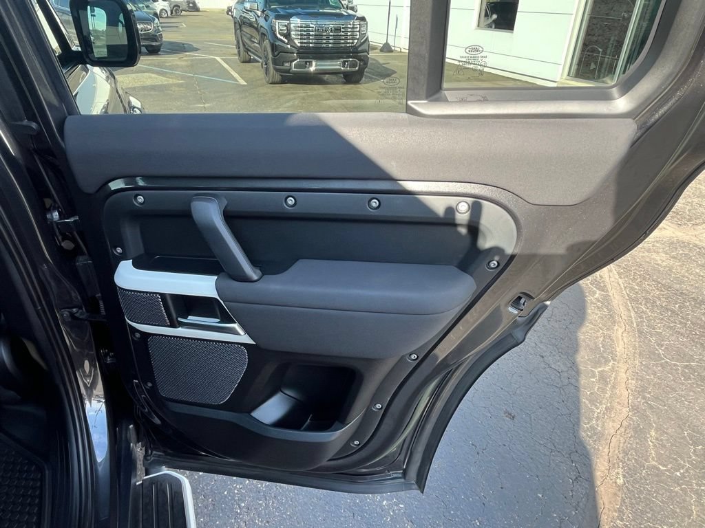 Used 2023 Land Rover Defender 110 SE AWD/4WD image 27