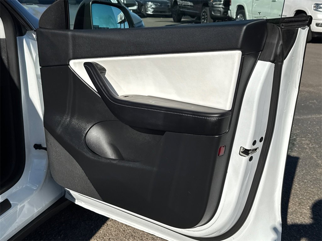 Used 2021 Tesla Model Y Long Range image 17