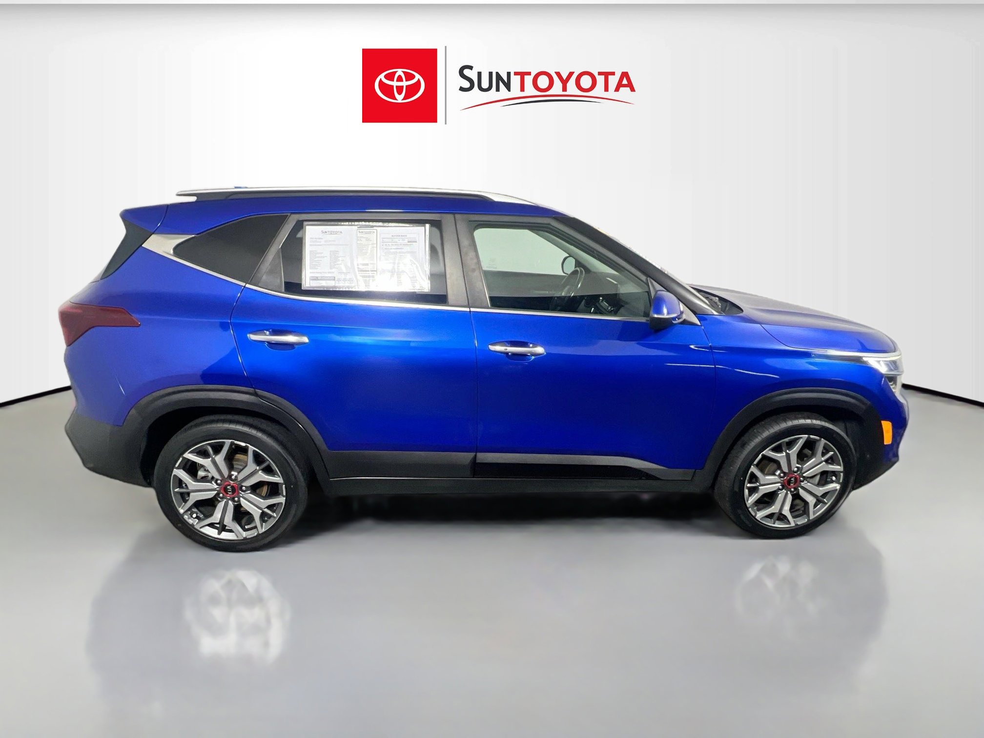 Used 2021 Kia Seltos SX w/ SX Sunroof Package image 2