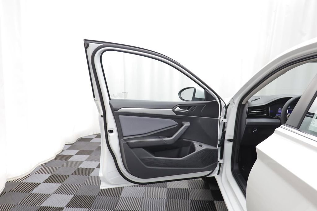 New 2026 Volkswagen Jetta SE FWD image 5