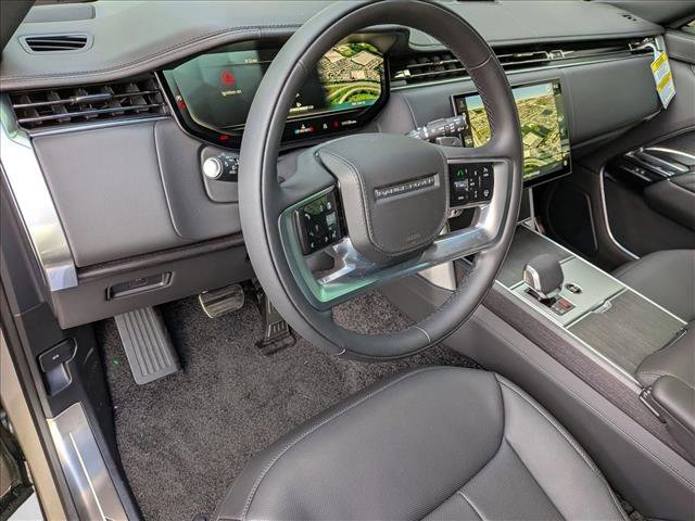 New 2025 Land Rover Range Rover SE image 3