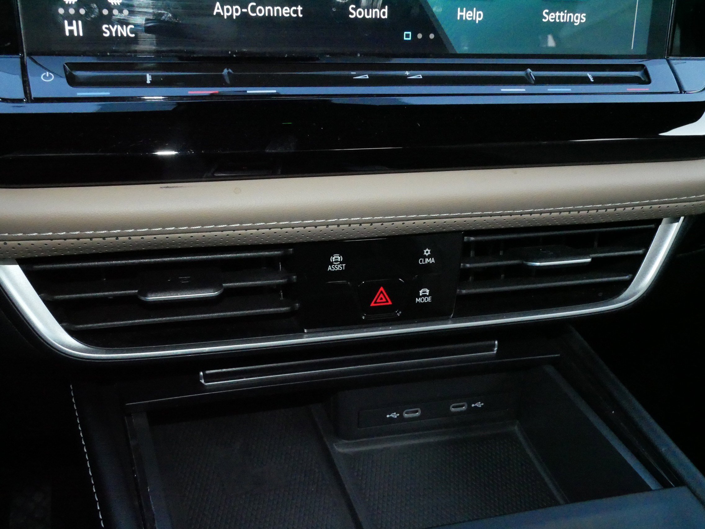 Certified 2024 Volkswagen Atlas Cross Sport SE image 23