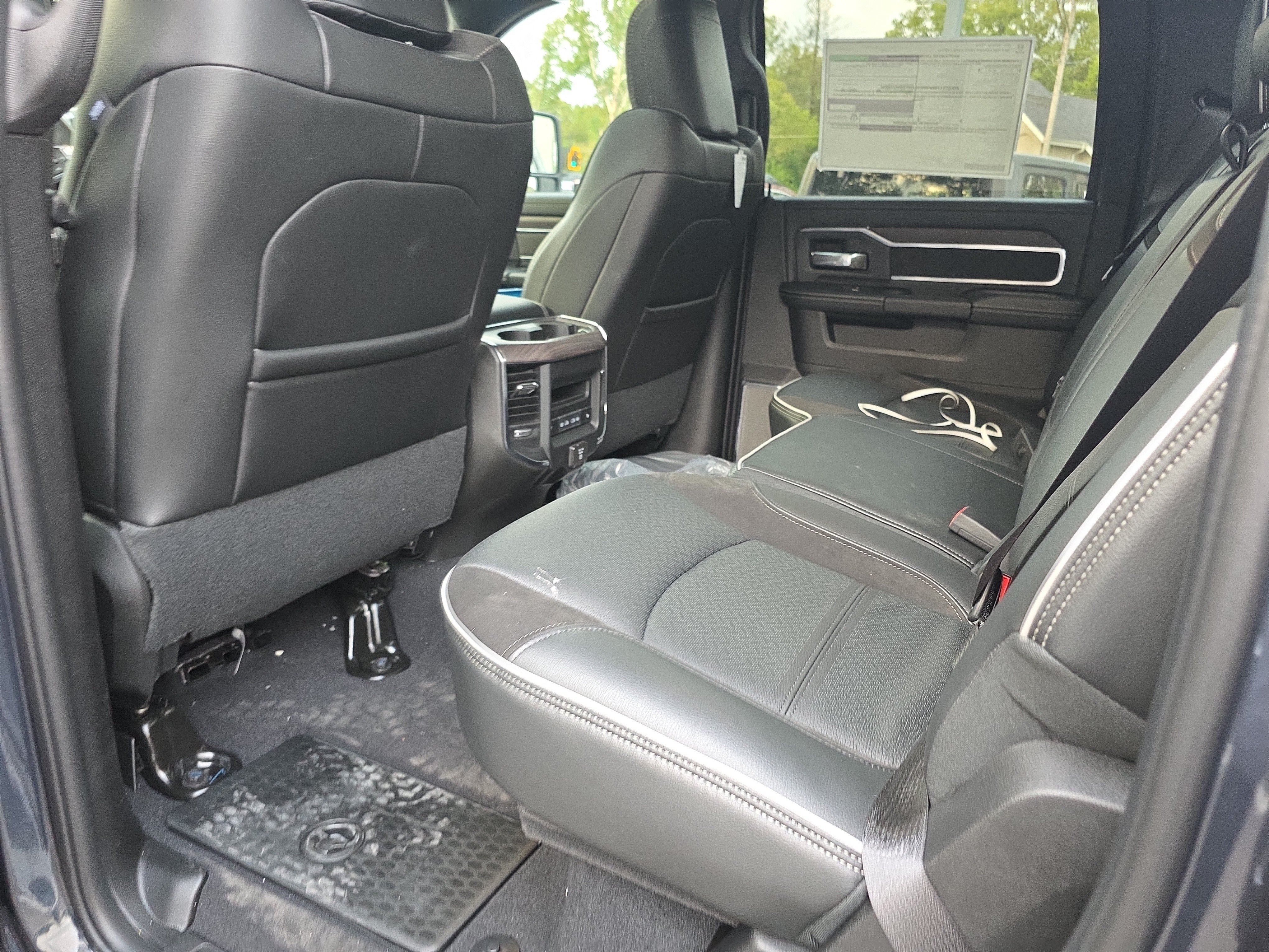 New 2027 RAM 2500 Laramie AWD/4WD image 17