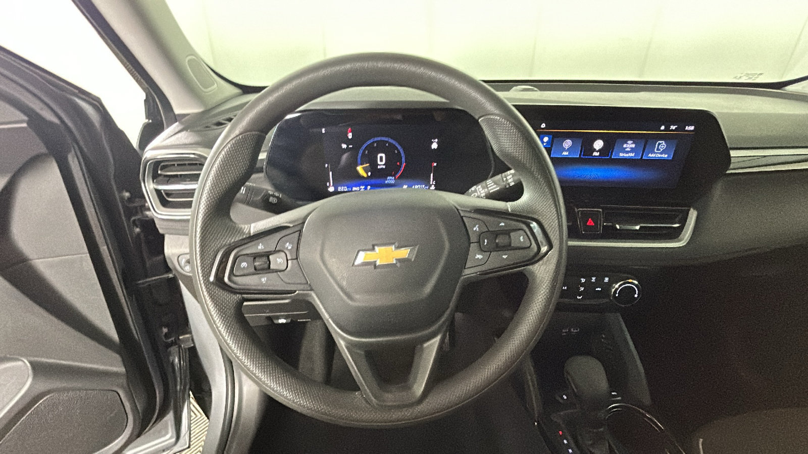 Used 2025 Chevrolet TrailBlazer LT AWD/4WD image 17