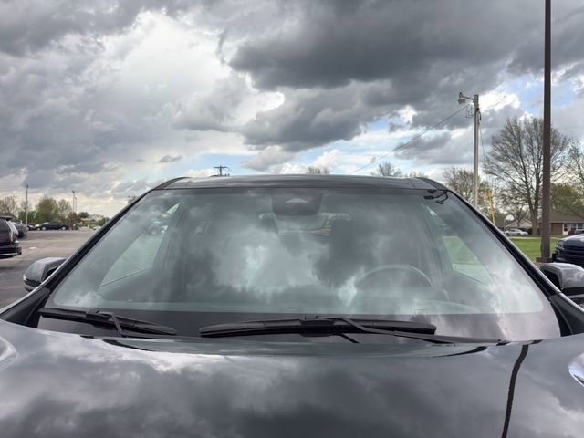 Used 2025 Chevrolet Traverse RS image 25