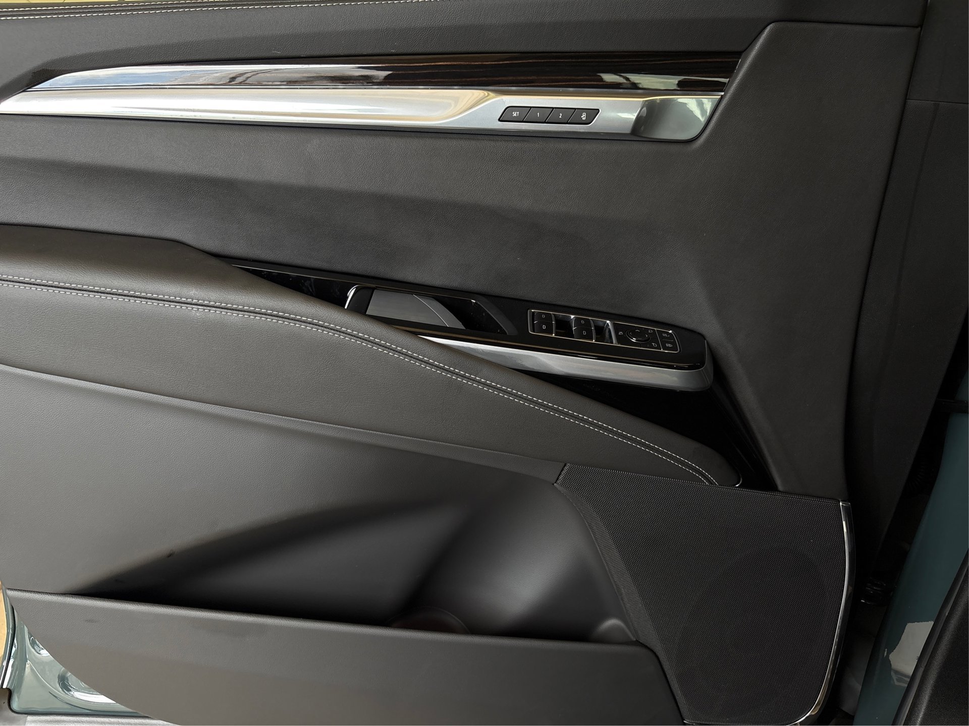 New 2026 Cadillac Escalade ESV Luxury AWD/4WD image 20
