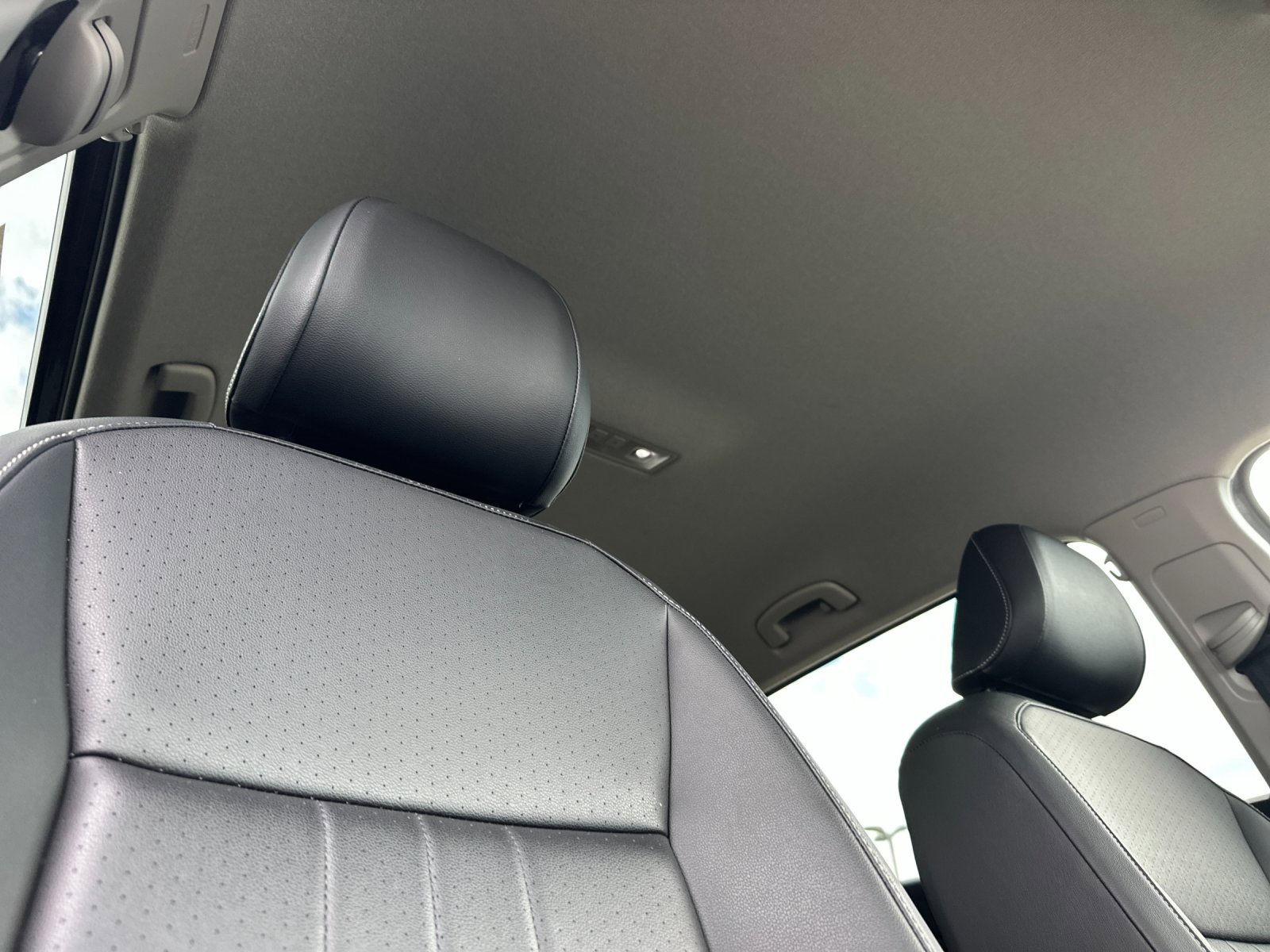 Used 2024 Volkswagen Tiguan SE image 17