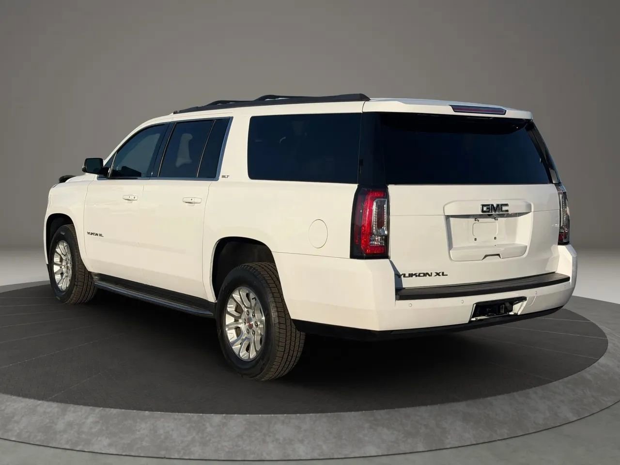 Used 2019 GMC Yukon XL SLT w/ Open Road Package image 4