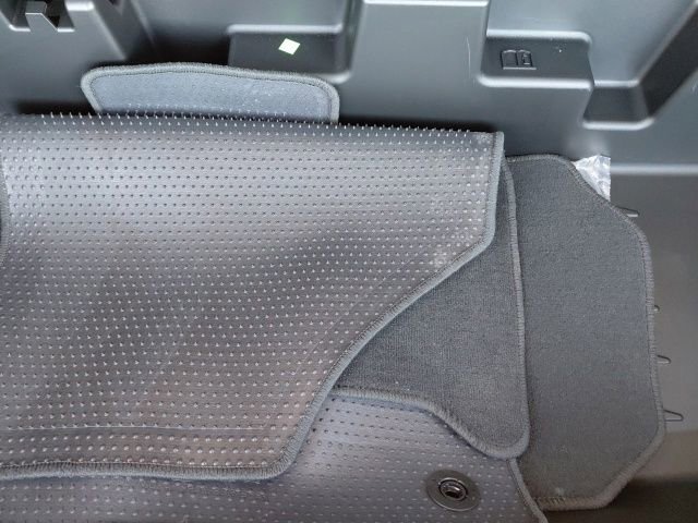 Used 2025 Chevrolet Traverse LT w/ Enhanced Driving Package image 33