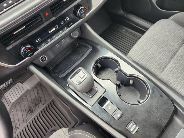 Used 2023 Nissan Rogue SV FWD image 19