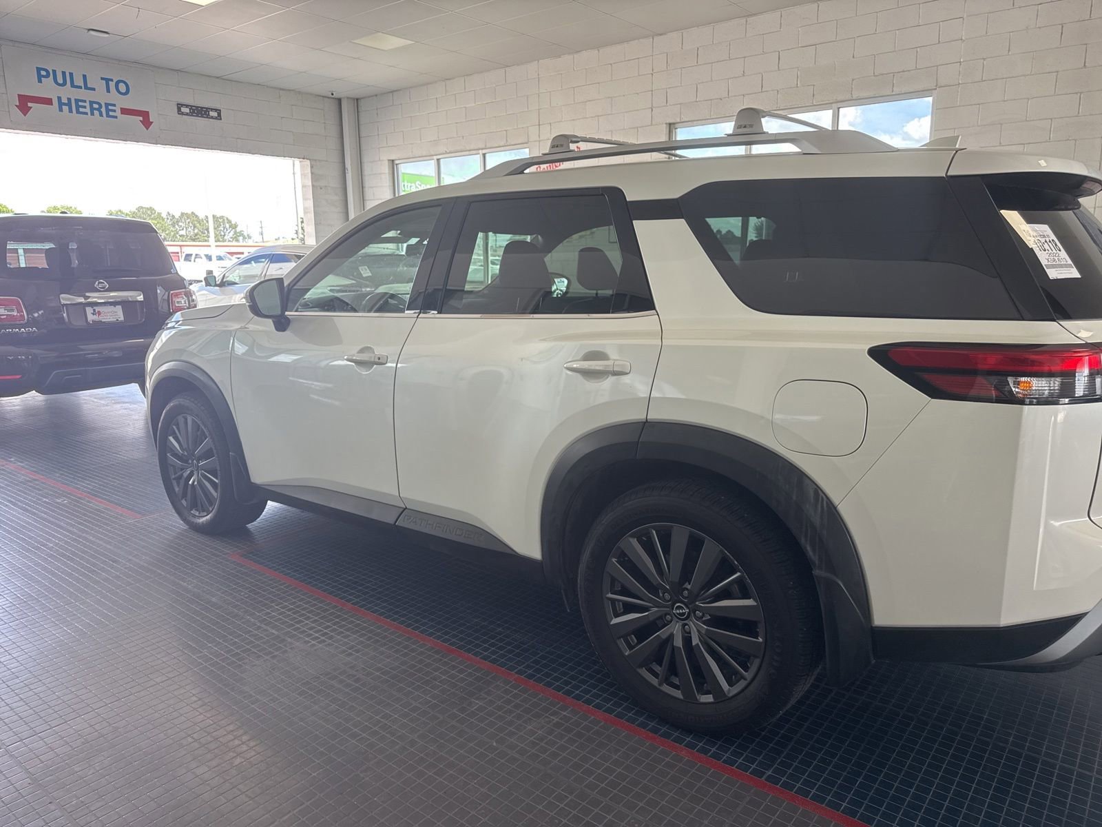 Used 2022 Nissan Pathfinder SL w/ SL Premium Package FWD image 5