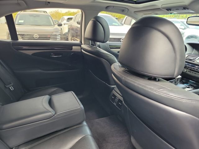 Used 2015 Lexus LS 460 w/ Comfort Package RWD image 29