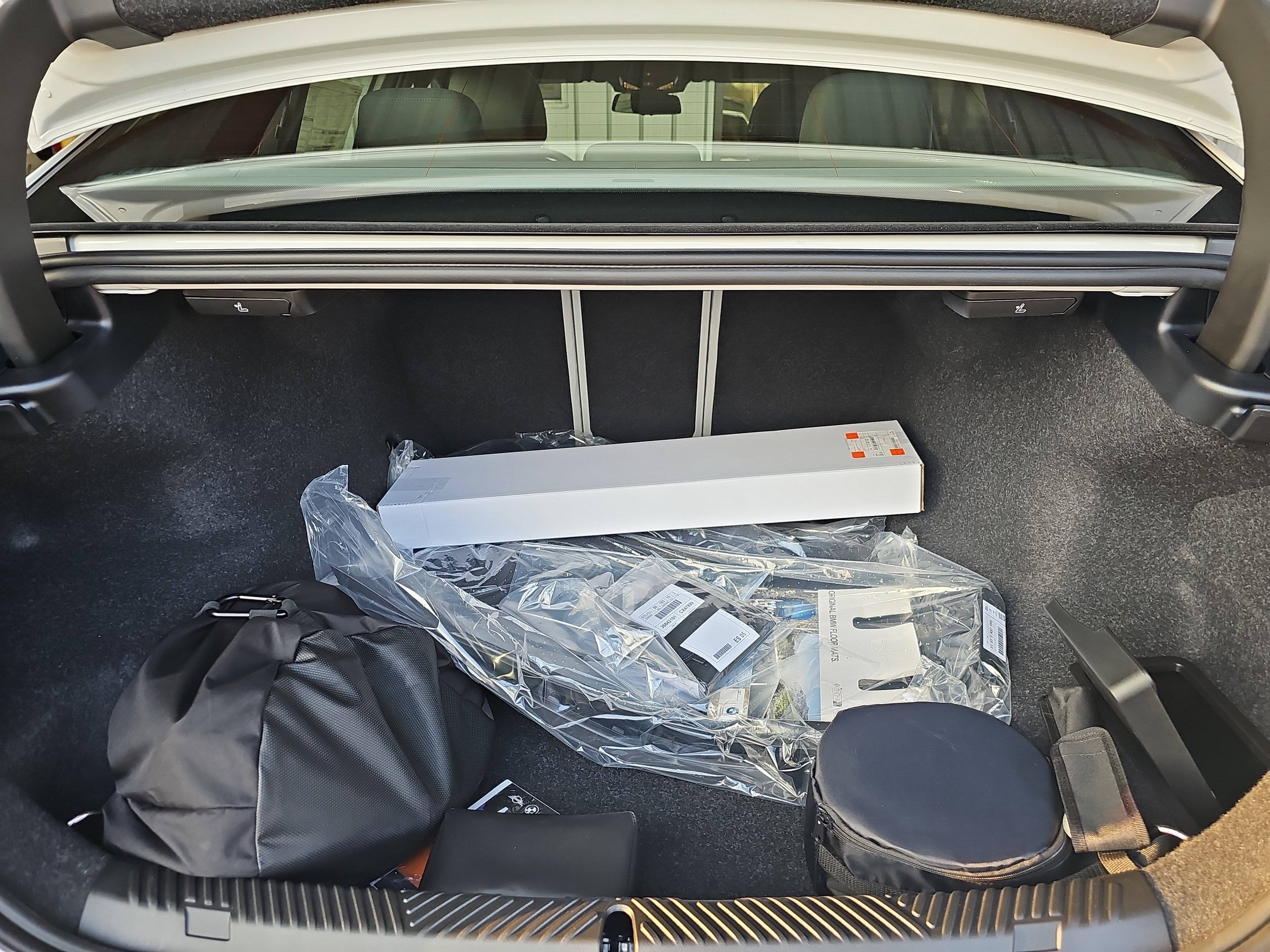 New 2026 BMW 550e xDrive w/ Executive Package image 13