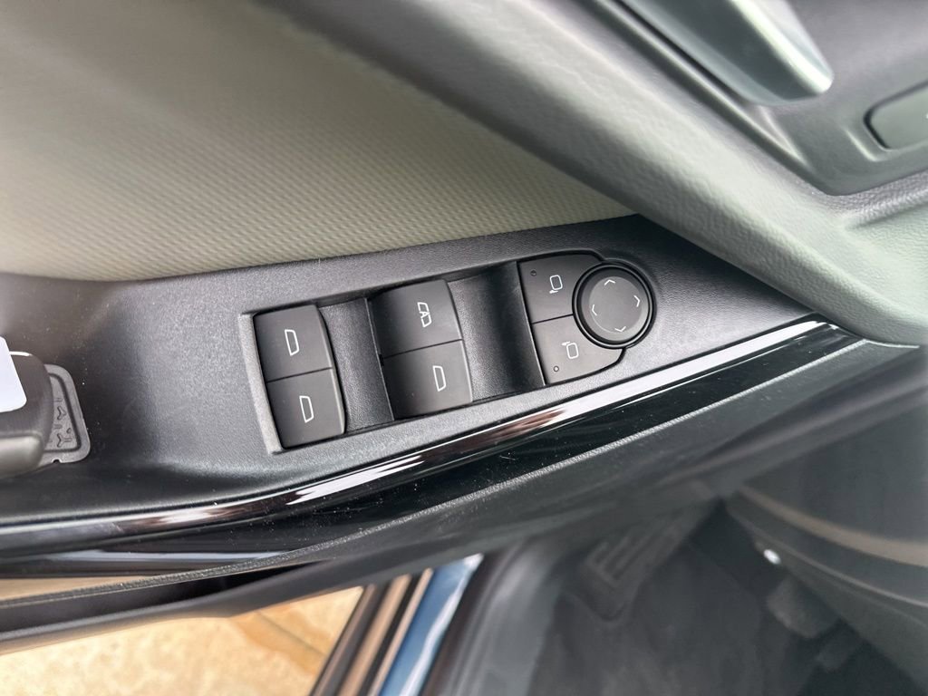 New 2026 Chevrolet Equinox LT w/ Convenience Package II image 7