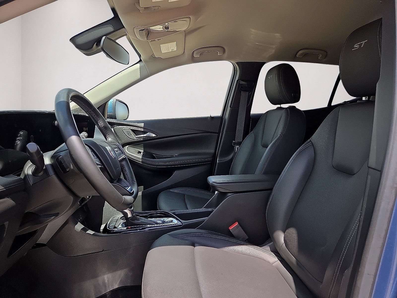 Used 2024 Buick Encore GX Sport Touring FWD image 23