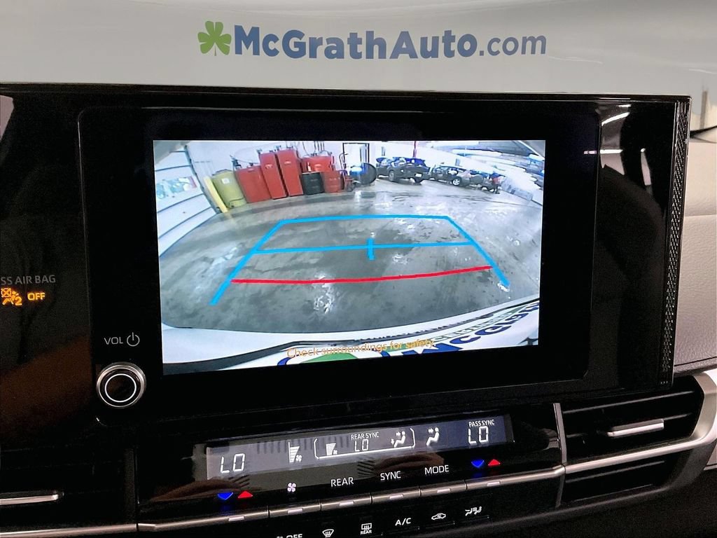 Used 2025 Toyota Sienna LE FWD image 25