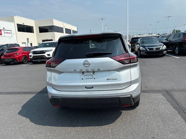 Used 2024 Nissan Rogue SV AWD/4WD image 10