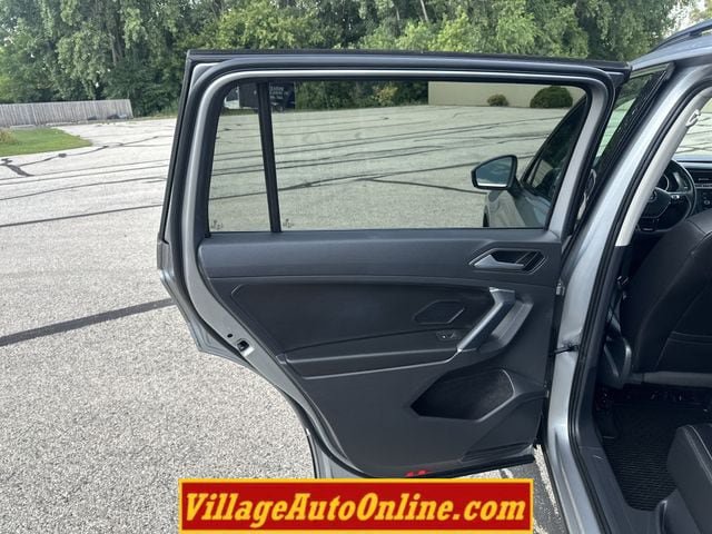 Used 2020 Volkswagen Tiguan SE w/ Panoramic Sunroof Package AWD/4WD image 29