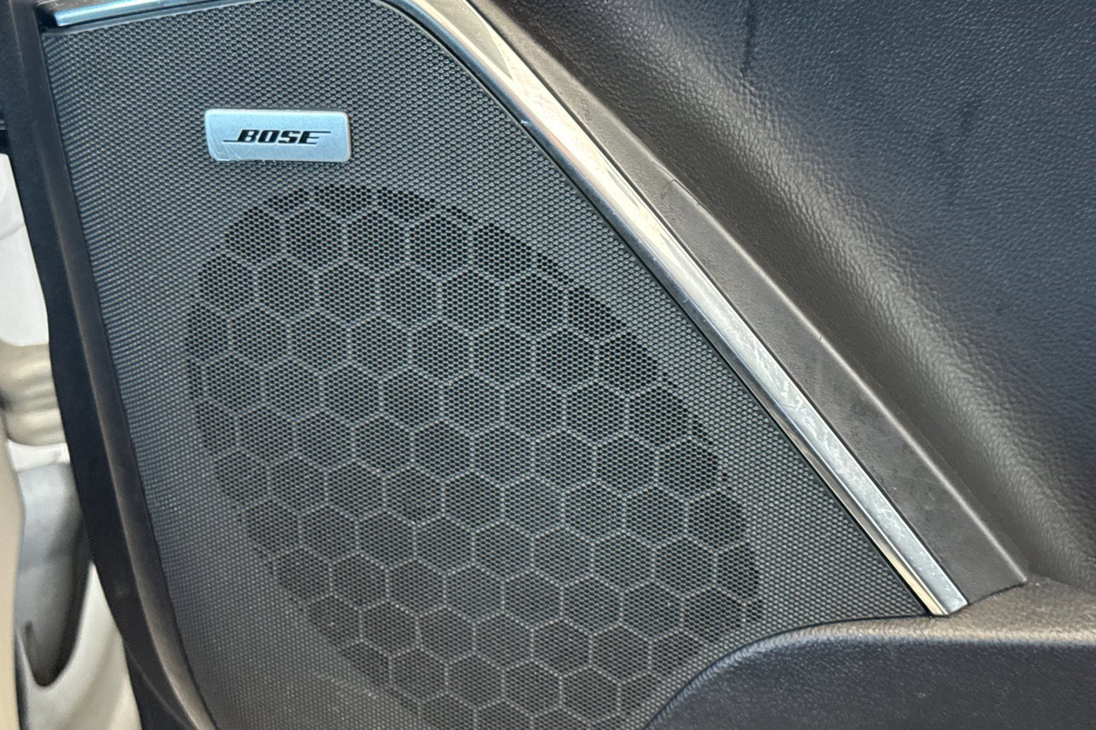 Used 2017 Cadillac Escalade Premium Luxury image 28