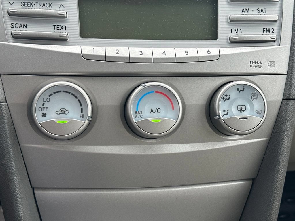 Used 2010 Toyota Camry LE FWD image 23