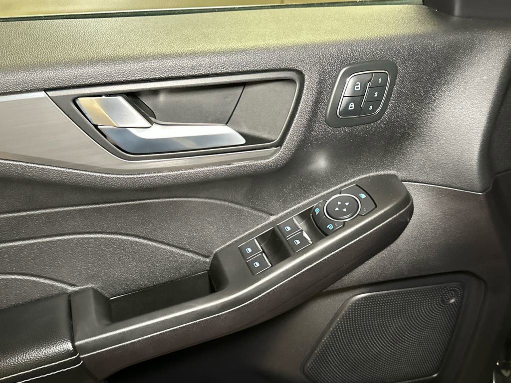 Used 2022 Ford Escape Titanium w/ Class II Trailer Tow Package image 21