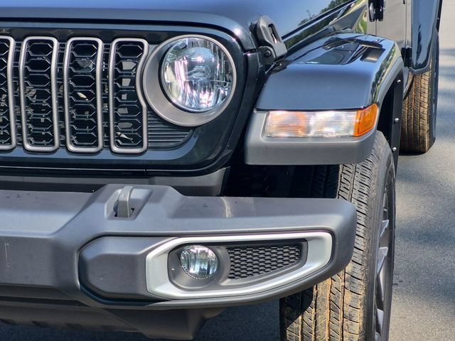 Used 2024 Jeep Gladiator Sport AWD/4WD image 17
