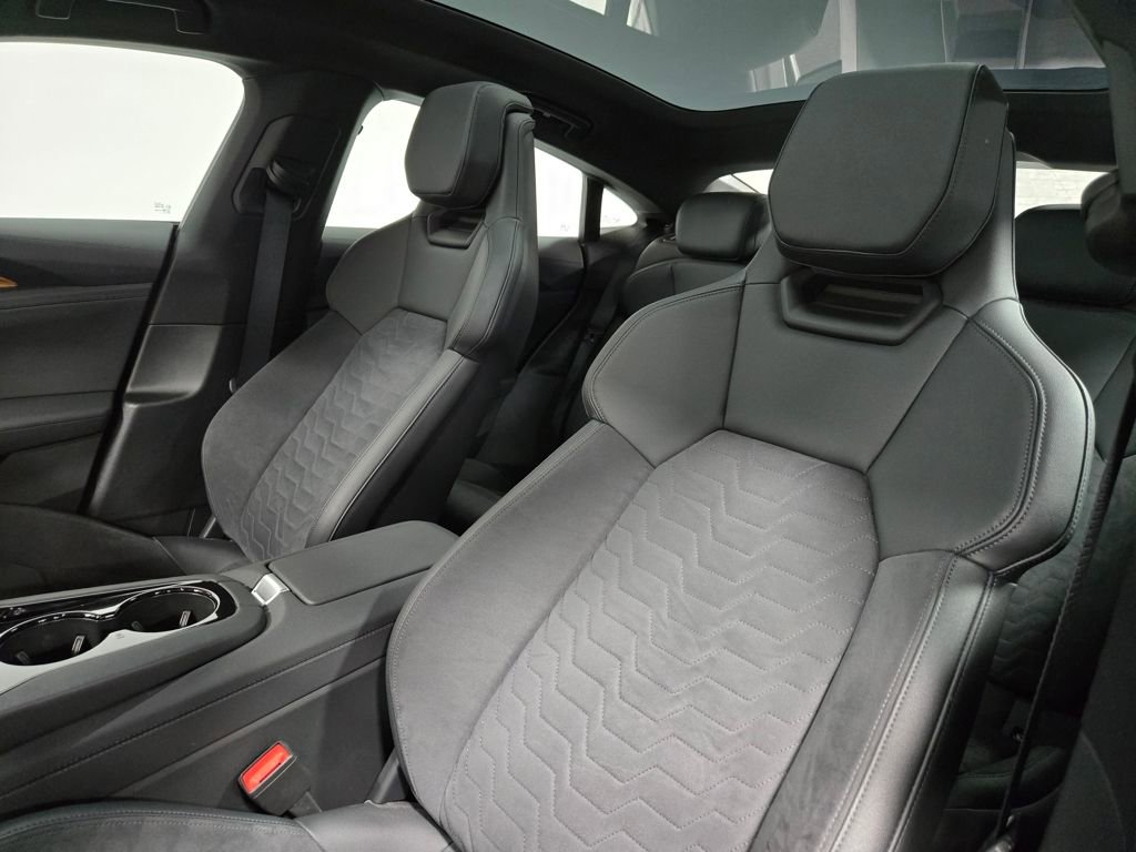 Used 2022 Audi e-tron GT Premium Plus image 12