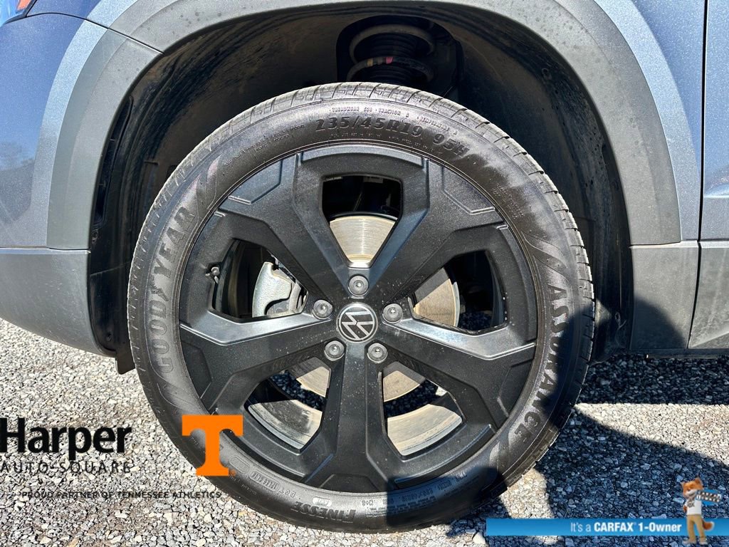 Used 2025 Volkswagen Taos SEL w/ Black Wheel Plus Package image 21