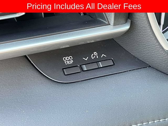 Used 2022 Toyota Highlander XLE AWD/4WD image 26