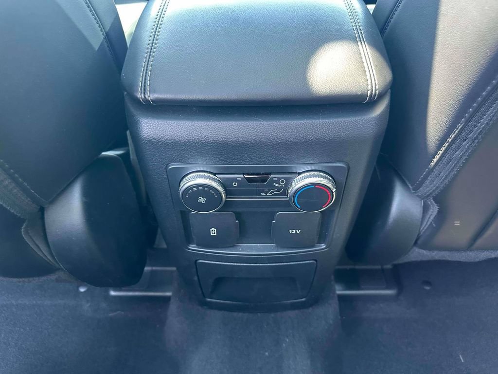 Used 2022 Ford Explorer XLT w/ Equipment Group 202A AWD/4WD image 13