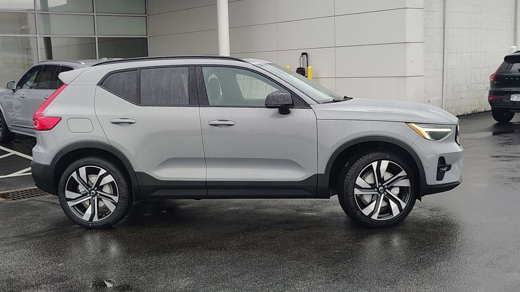New 2026 Volvo XC40 B5 Plus w/ Climate Package image 2