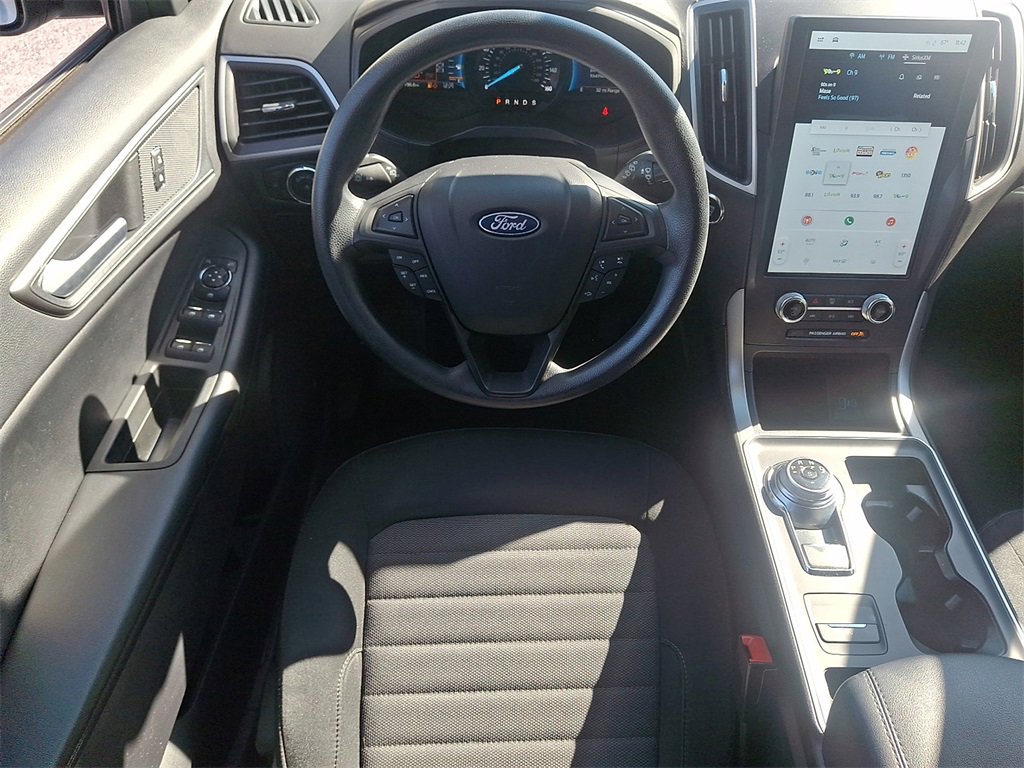 Used 2022 Ford Edge SE image 2