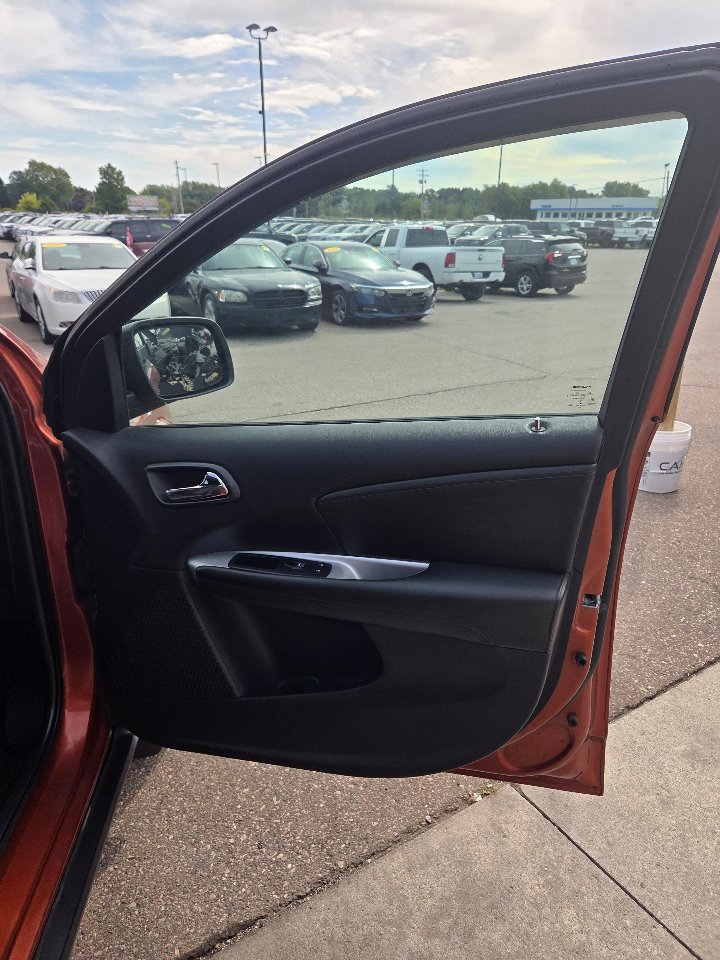 Used 2014 Dodge Journey SXT image 16