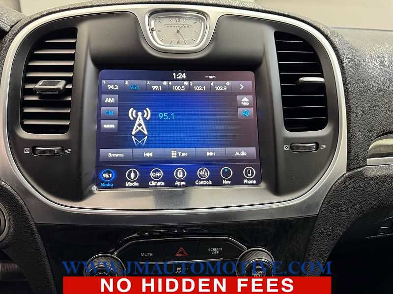 Used 2019 Chrysler 300 Limited image 22