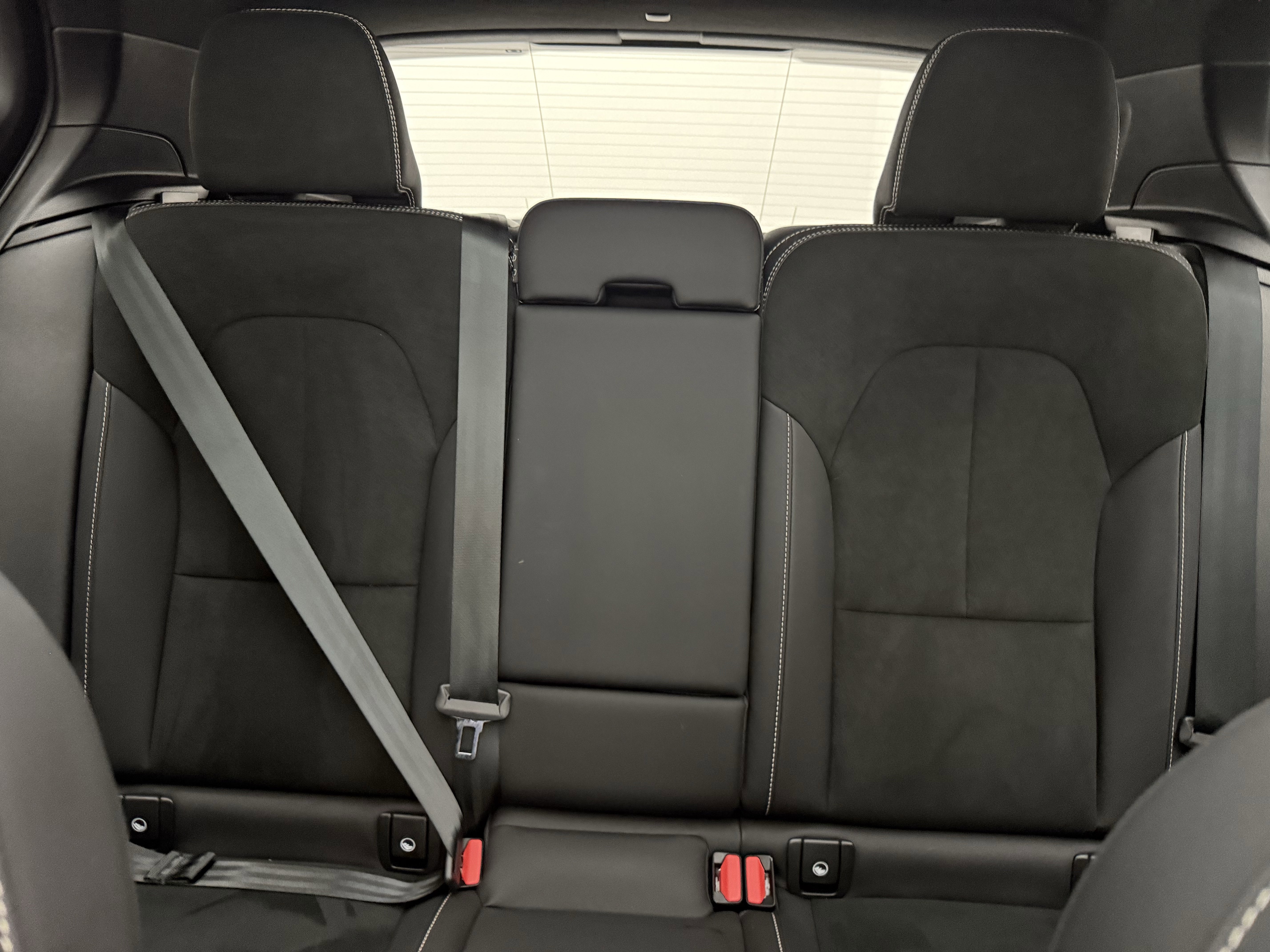 Certified 2023 Volvo XC40 B5 Ultimate w/ Protection Package Premier image 26