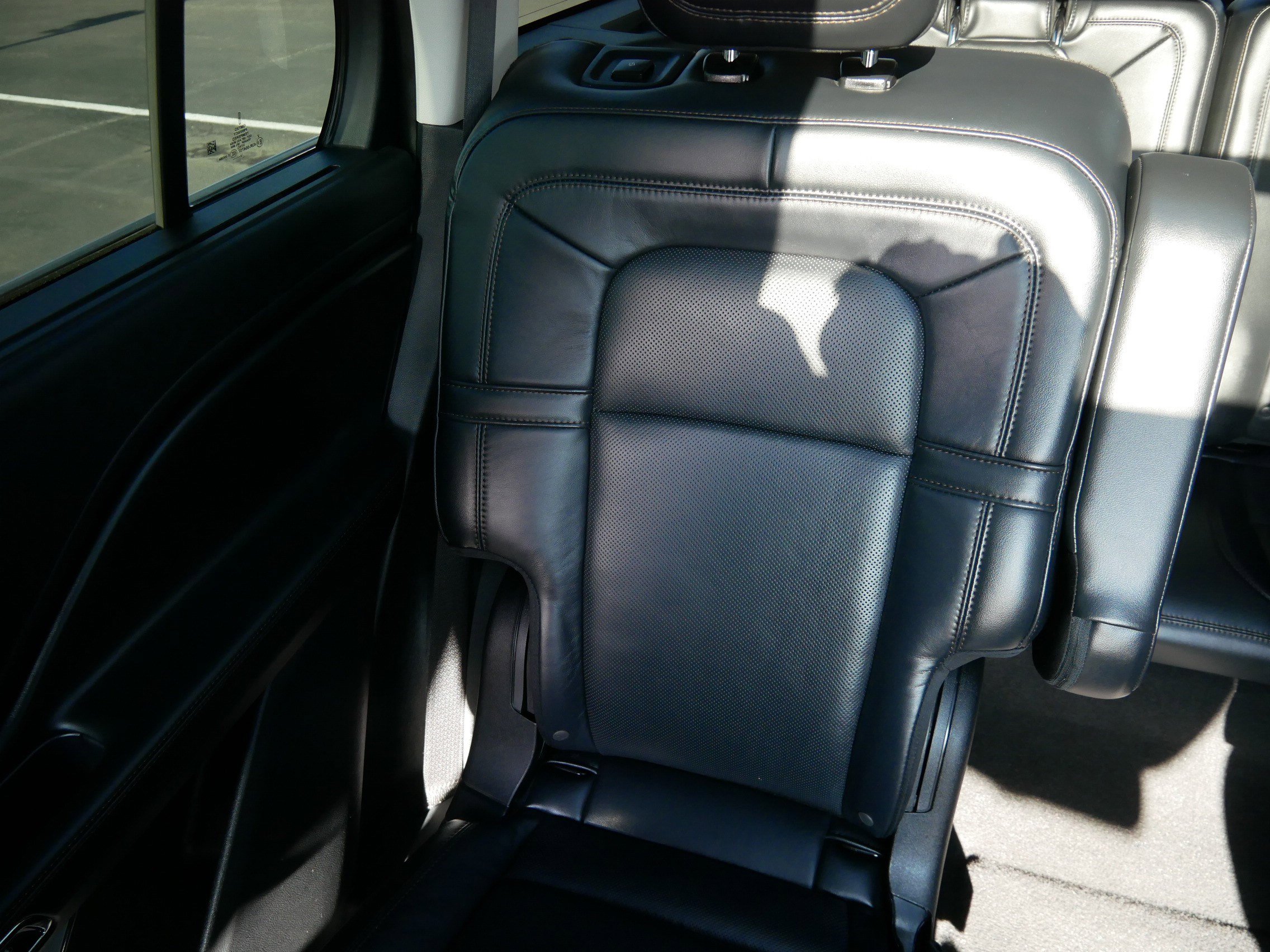 Used 2025 Lincoln Aviator Reserve w/ Equipment Group 201A image 12