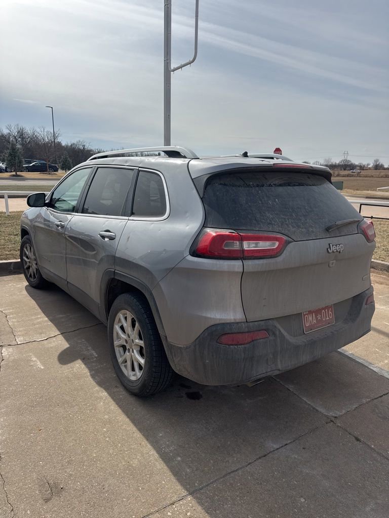 Used 2016 Jeep Cherokee Latitude image 4